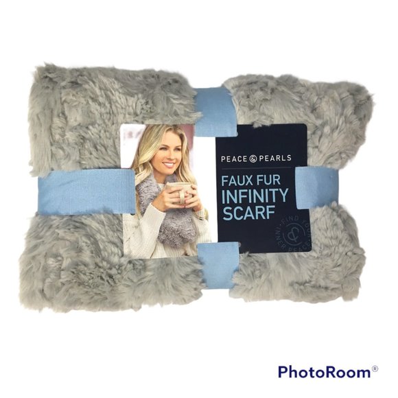 NWT Faux Fur Infinity Scarf, Galentine's Day Gift, Gift for Her, Super soft - Picture 1 of 9